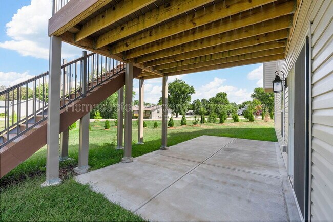 Building Photo - 521 Upper Ridgepointe Ct