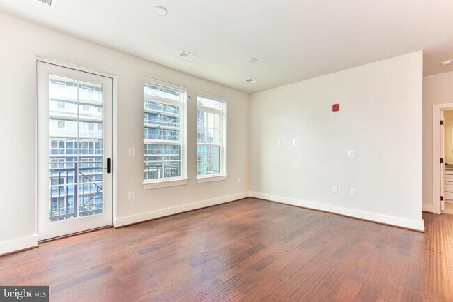 Foto del edificio - 1411 Key Blvd
