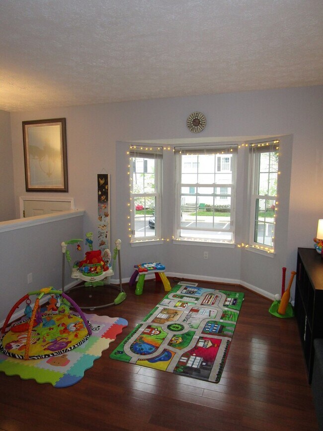 Foto del edificio - Large 4 Bedroom Townhouse in Gaithersburg!...