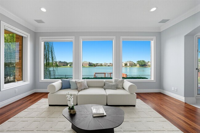 Foto del edificio - 5934 Stratford Gardens Dr