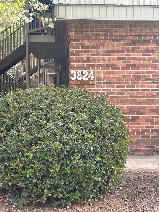 Building Photo - Salem Square is close to everything!