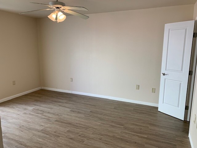 Building Photo - 1725 Fox Run Dr