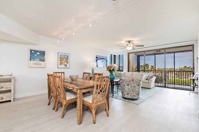 Building Photo - 16940 W Bay Dr