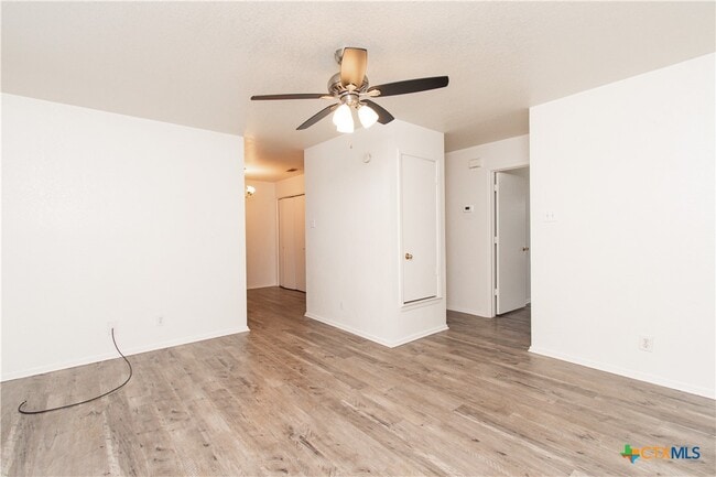 Building Photo - 2018 Cedarhill Dr