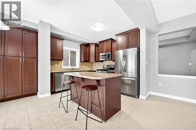 Building Photo - 61 Irwin Ave