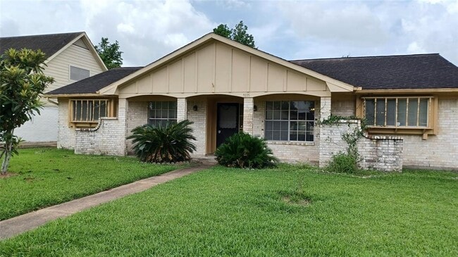 Building Photo - 9115 Sharpview Dr