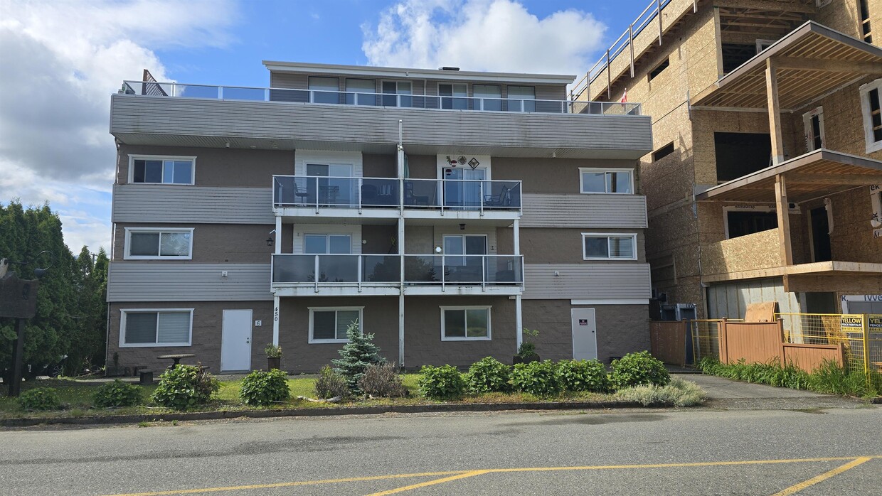 Primary Photo - 450 Esplanade Ave