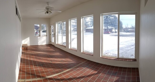 Building Photo - 2132 Crestview Dr