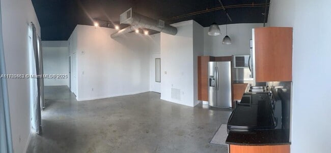 Building Photo - 10 SW South River Dr