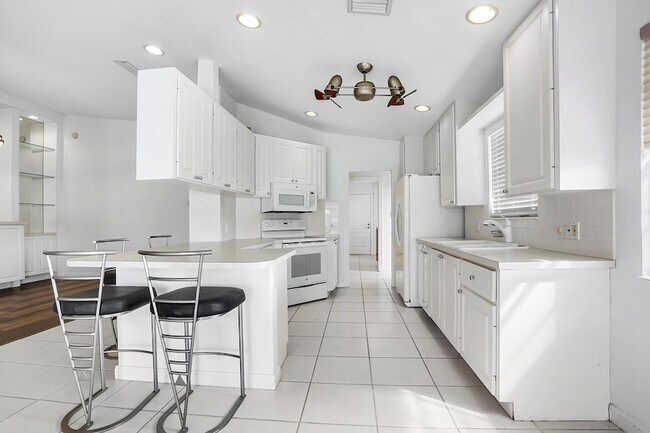 Building Photo - 8270 Eleuthera Ln