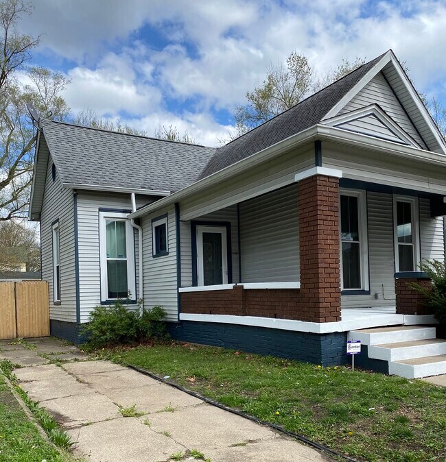 Exterior - 1202 S 4th St
