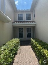 Building Photo - 1365 Henley St