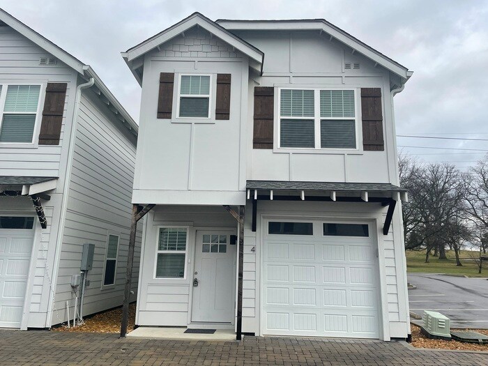 Foto principal - Off Stewart's Ferry Pk in Donelson with fe...