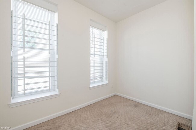 Foto del edificio - 4 br, 2 bath Triplex - 1820 W BERKS ST Unit 1