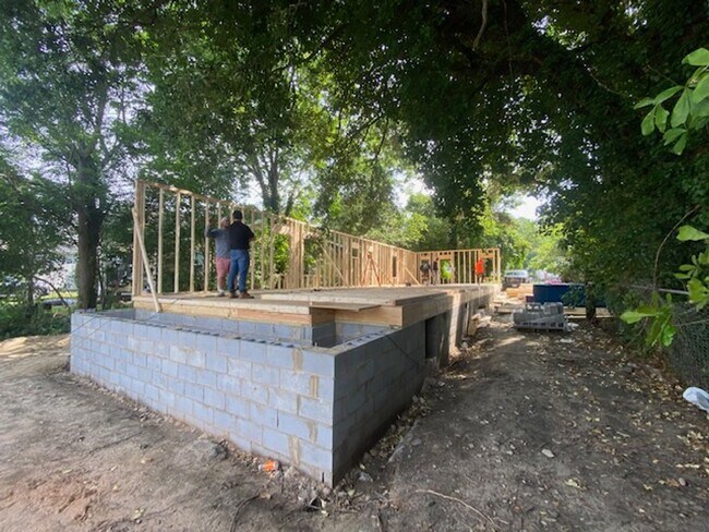 Building Photo - 1318 House St