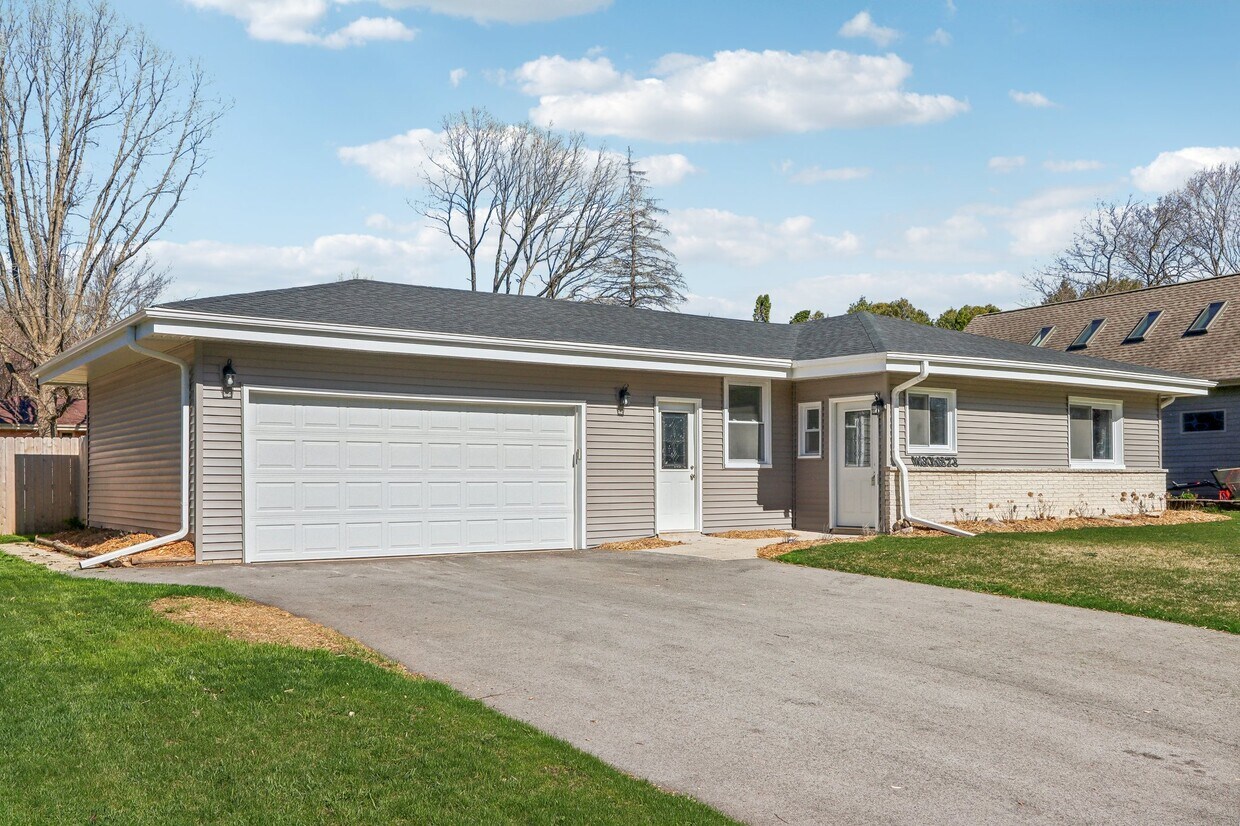 Primary Photo - W60N873 Sheboygan, Cedarburg