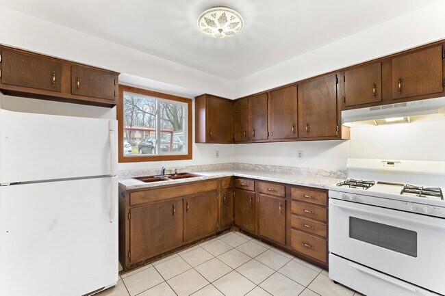 Building Photo - 2588 Parkview St