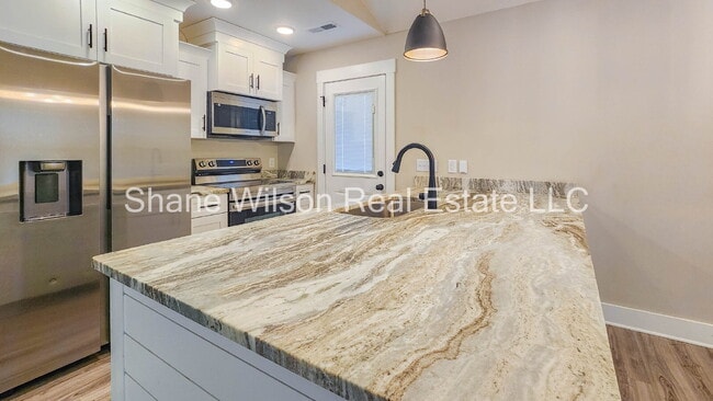 Building Photo - Newly built, spacious open floor concept 3-bedroom 2 bath.  Corner lot and conveniently located j...