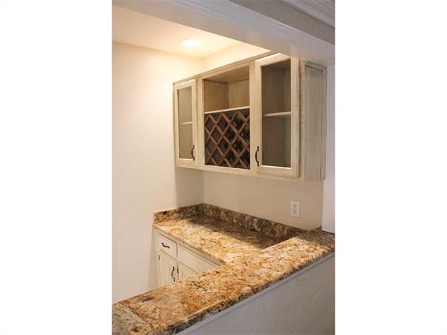 Foto del edificio - 6719 Crestland Ave
