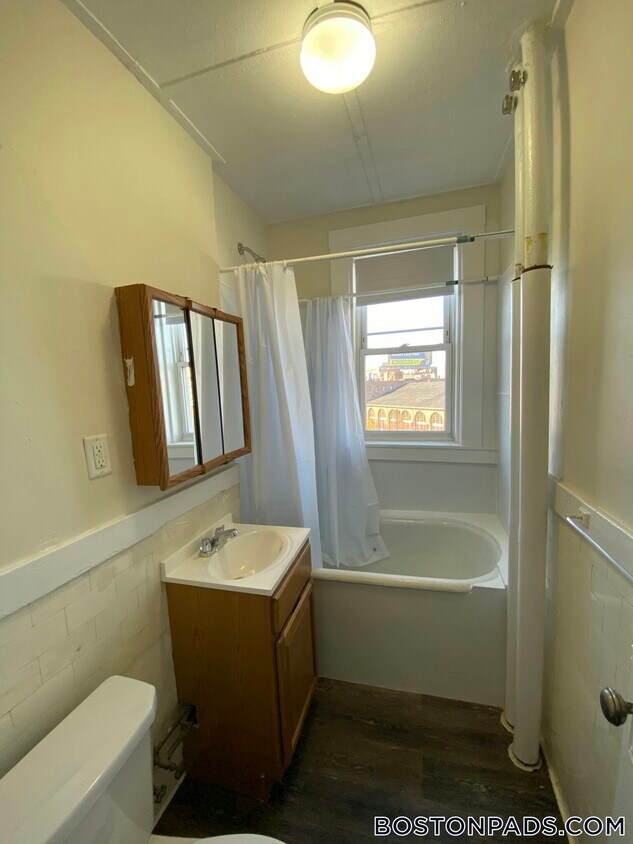 Building Photo - 1175 Boylston St