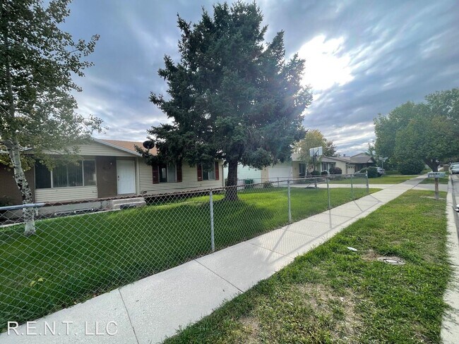 Foto del edificio - 5 br, 3 bath House - 1399 W 6850 S