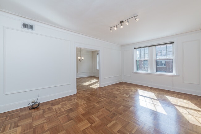 Building Photo - 7515 Buckingham Dr