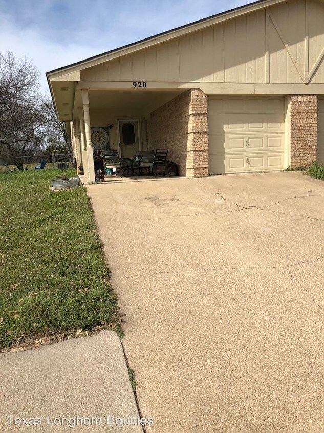 918920 Terry Trail, Weatherford, TX 76086 Room for Rent in