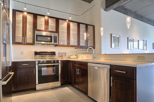 1BR, 1BA - 1,008SF - Kitchen - The 1500 Condominium