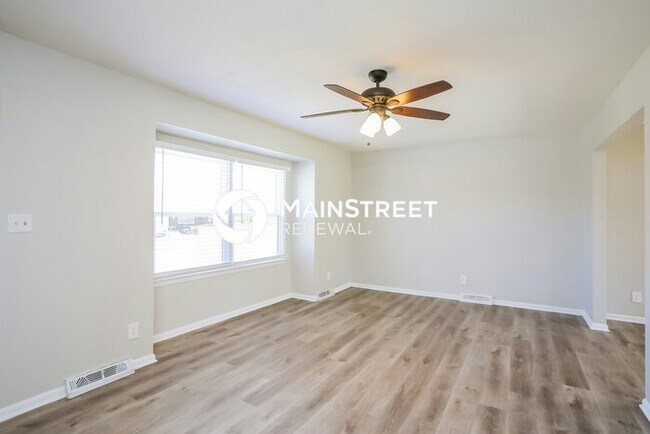 Building Photo - 3 Bedroom Pet-Friendly Home in KANSAS CITY, MO with Main Street Renewal