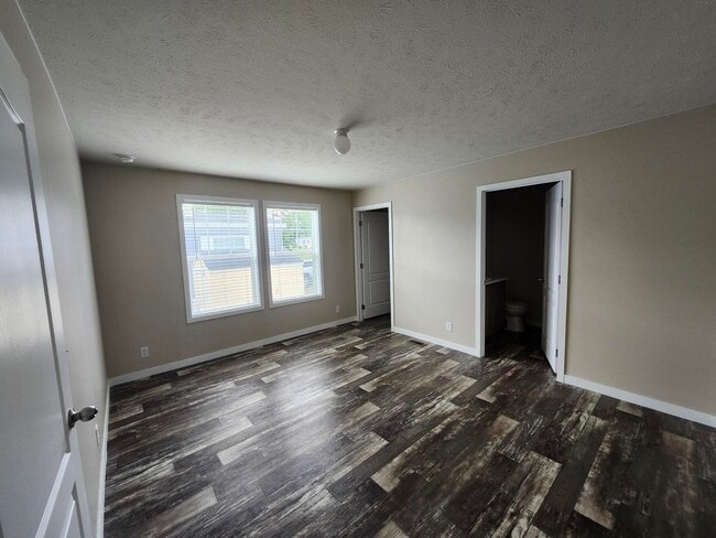 Building Photo - 5 Starling Hill Dr