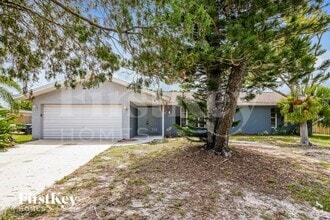 Building Photo - 713 Bianca Dr NE
