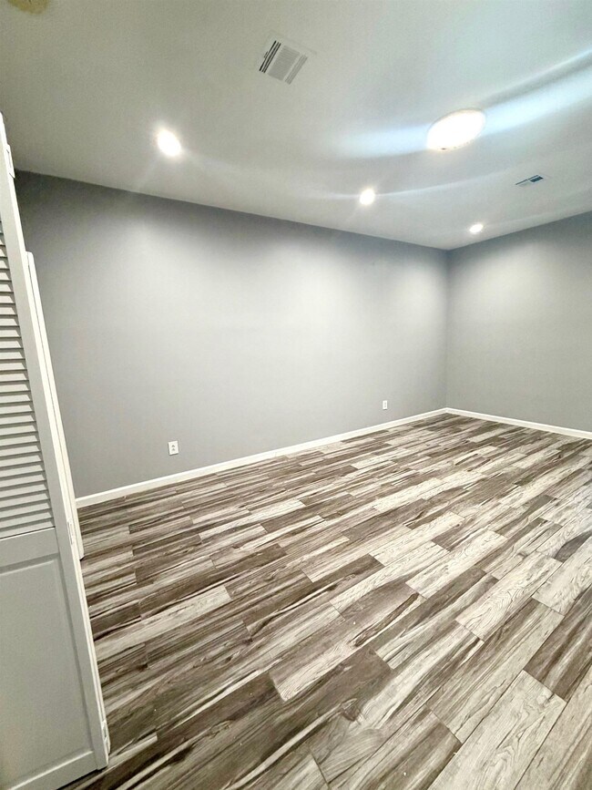 Foto del edificio - 644 Newark Ave