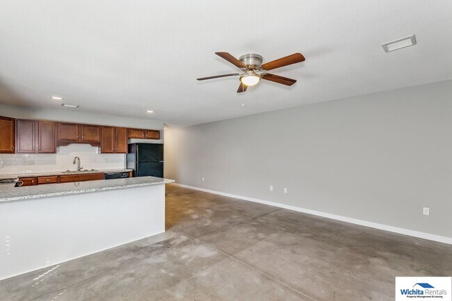 Foto del edificio - 3 bedroom 2 bath duplex
