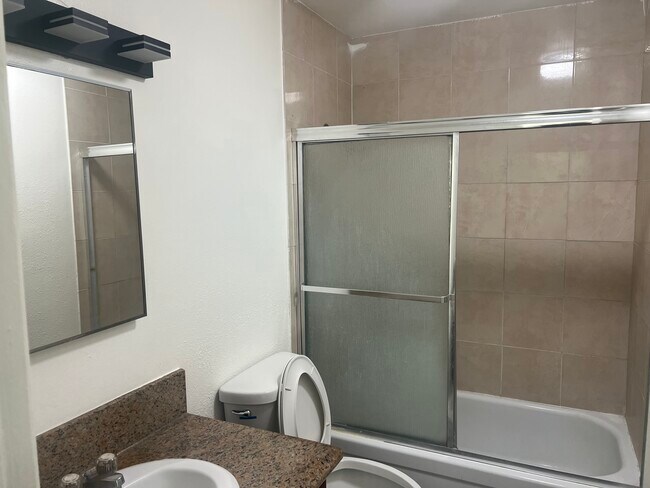 Foto del edificio - 5125 Bandera St