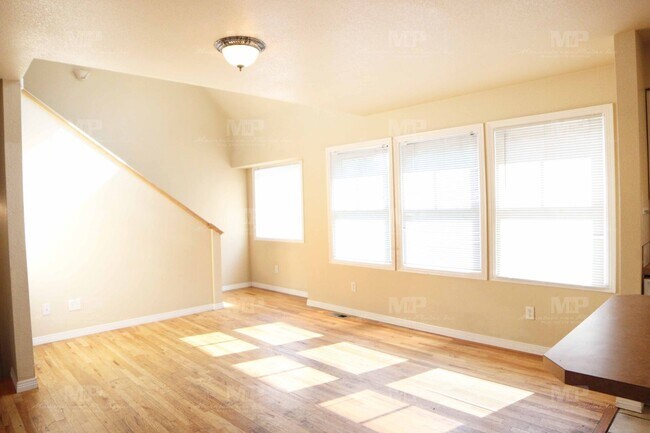 Foto del edificio - 320 W Laurel St