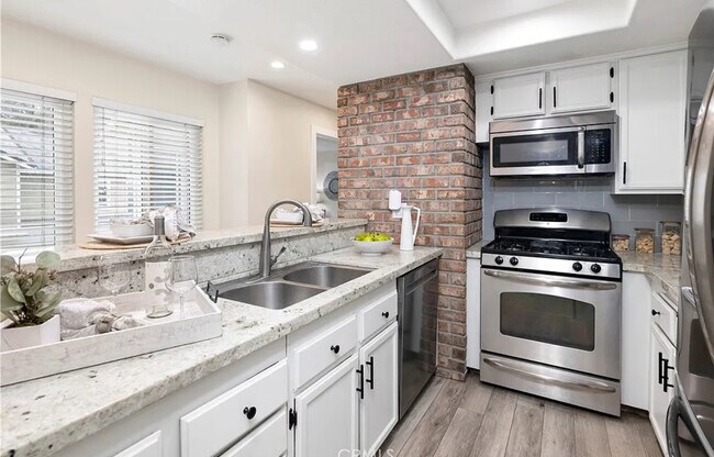 Foto del edificio - 5920 Bedford Ct