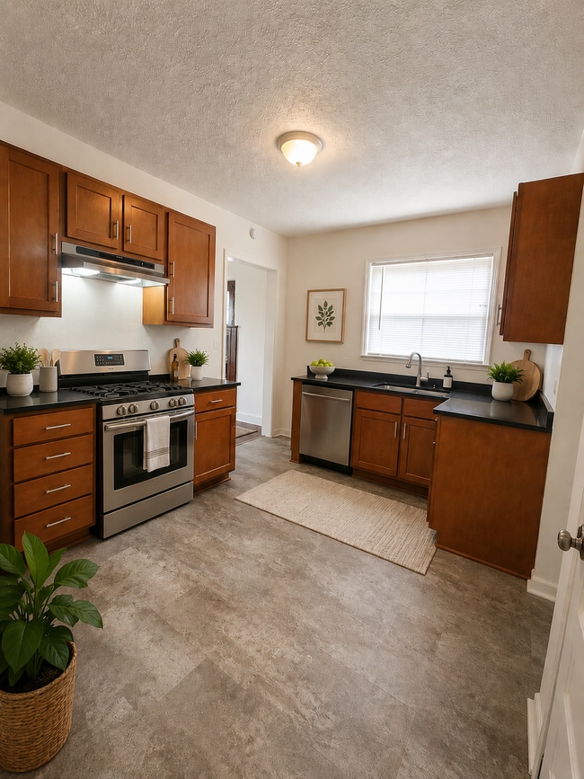 virtually staged - 905 Belvedere Ave SE