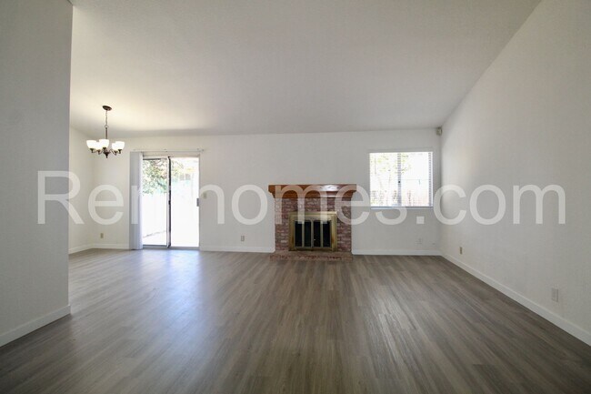 Foto del edificio - 2723 Malibu Pl