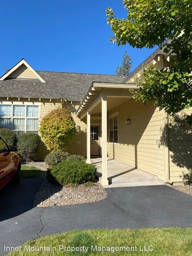 2 br, 2 bath House 11189 Desert Sky Loop House Rental in Redmond
