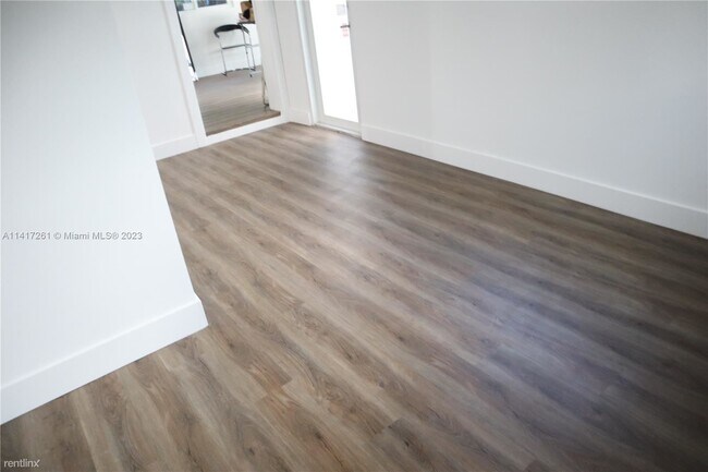 Foto del edificio - 3 br, 2 bath House - 9500 NW 72nd Ct # 1