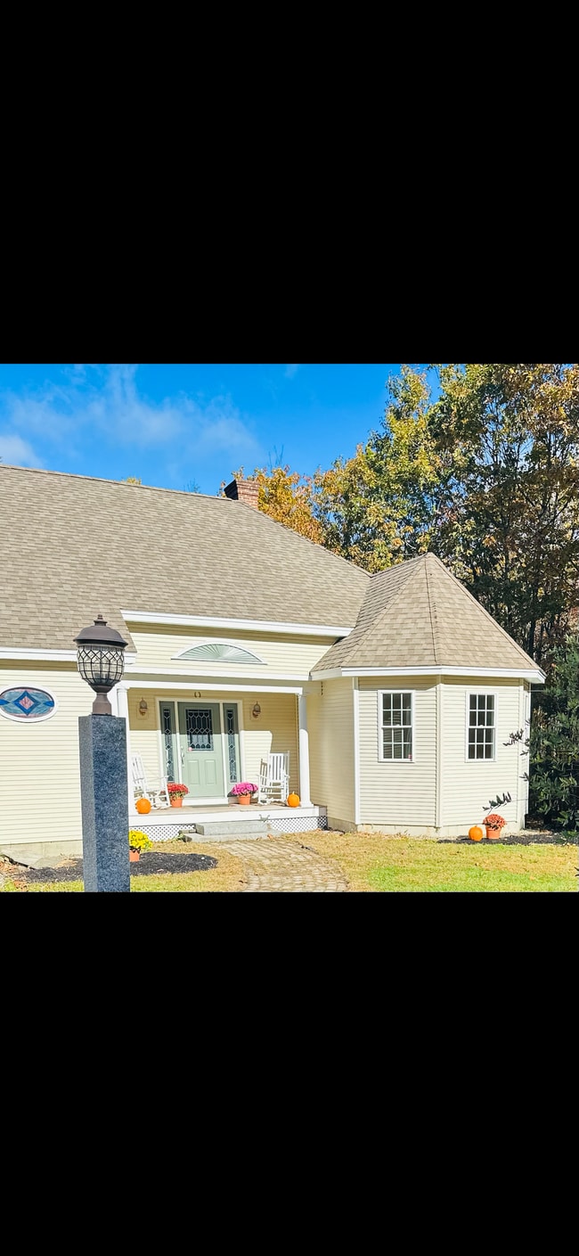 Foto del edificio - 631 Prospect Mountain Rd