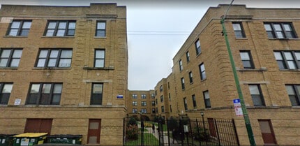 Building Photo - 3215 W Diversey Ave