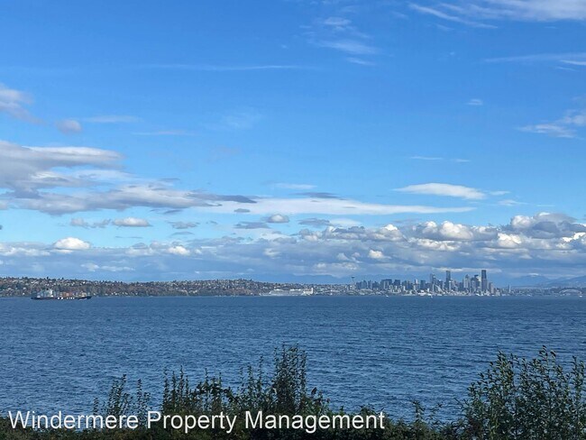 Building Photo - 3 br, 3 bath House - 7484 Madrona Drive NE