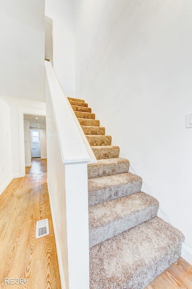 Building Photo - 2 br, 1.5 bath House - 811 Industry Street...