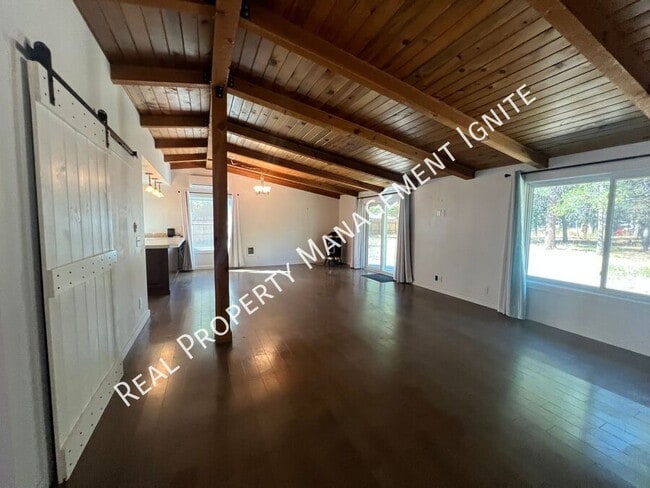 Foto del edificio - 15964 Bull Bat Ln