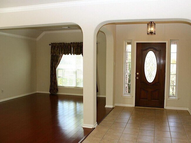 Foto del edificio - 7902 Fall Hollow Dr