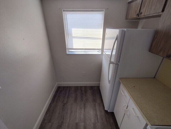 Building Photo - 4136 Shoreline Dr