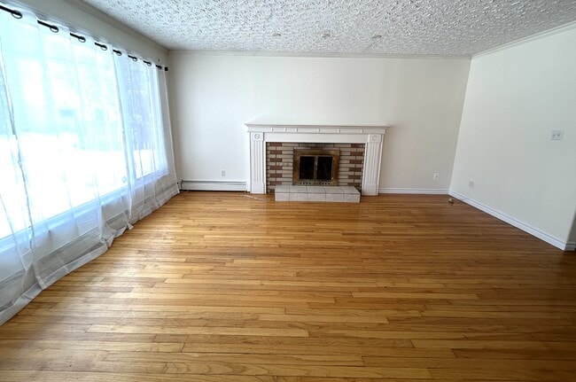 Building Photo - 15 Hennebury Pl