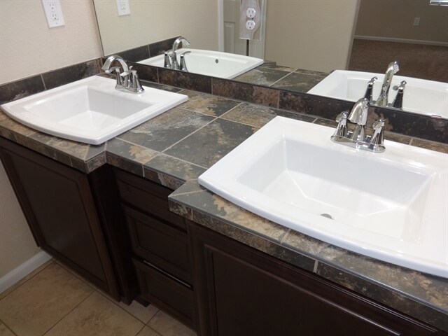 Foto del edificio - 9438 E 109th Ave