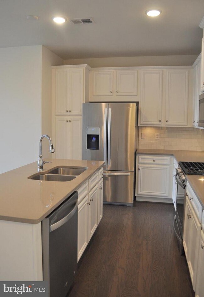 Foto del edificio - 13424 Arrowbrook Centre Dr